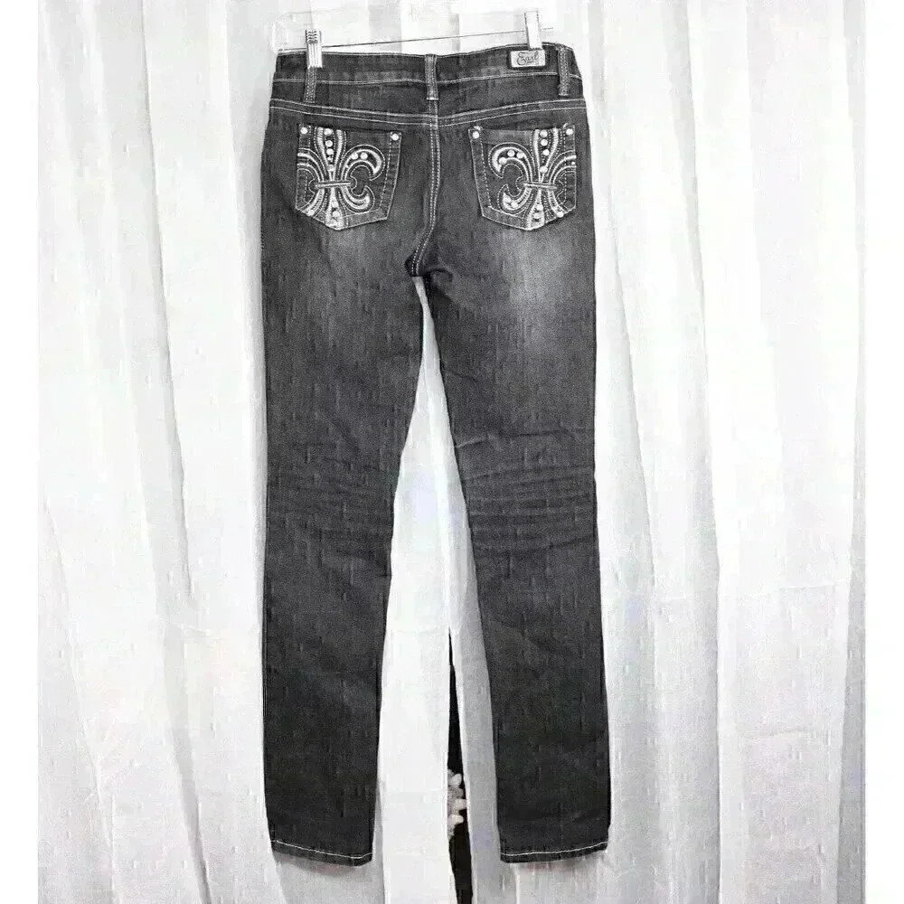 Earl Jean blue Size 7 x 32 grey fleur de lis embroirded, embellished jeans